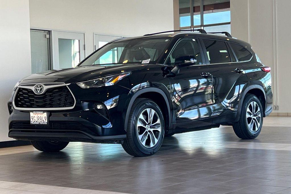 used 2023 Toyota Highlander car, priced at $34,981