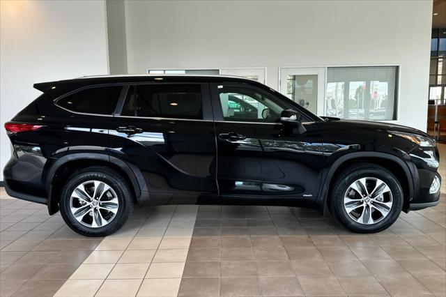 used 2023 Toyota Highlander Hybrid car, priced at $43,991