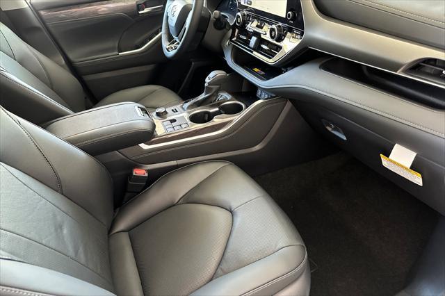 new 2025 Toyota Highlander car, priced at $54,945