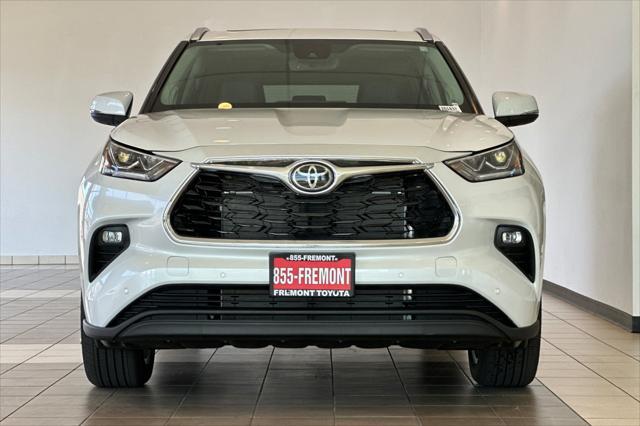 new 2025 Toyota Highlander car, priced at $54,945