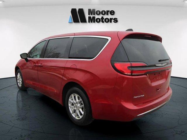 new 2025 Chrysler Pacifica car, priced at $44,640