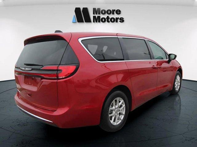 new 2025 Chrysler Pacifica car, priced at $44,640