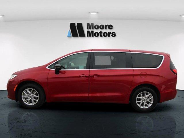 new 2025 Chrysler Pacifica car, priced at $44,640