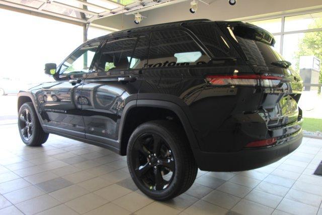 new 2024 Jeep Grand Cherokee car, priced at $45,652