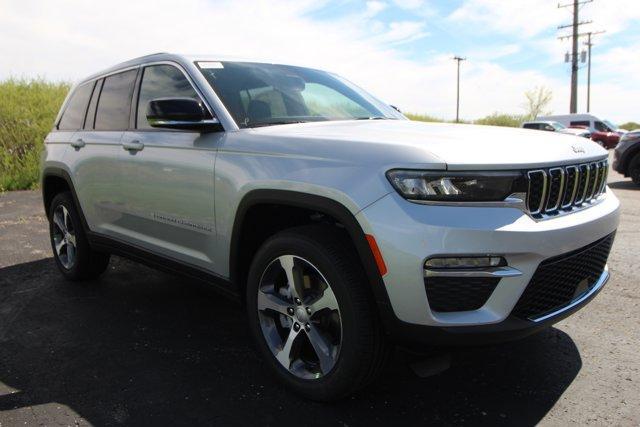 new 2024 Jeep Grand Cherokee car, priced at $50,305