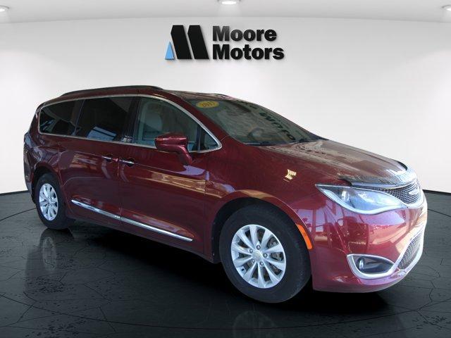 used 2017 Chrysler Pacifica car, priced at $15,995