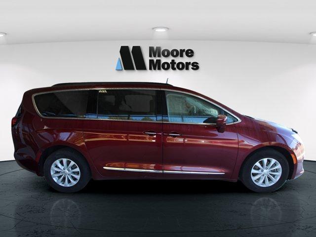 used 2017 Chrysler Pacifica car, priced at $15,995