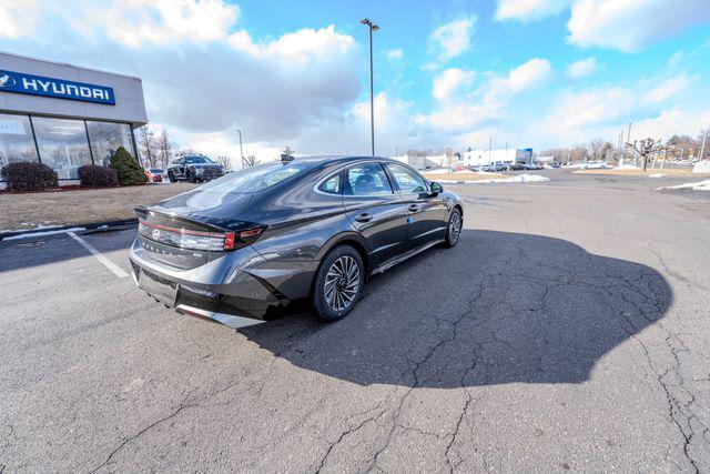 new 2025 Hyundai Sonata Hybrid car, priced at $39,185
