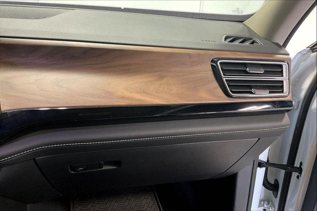 used 2024 Volkswagen Atlas car, priced at $33,250