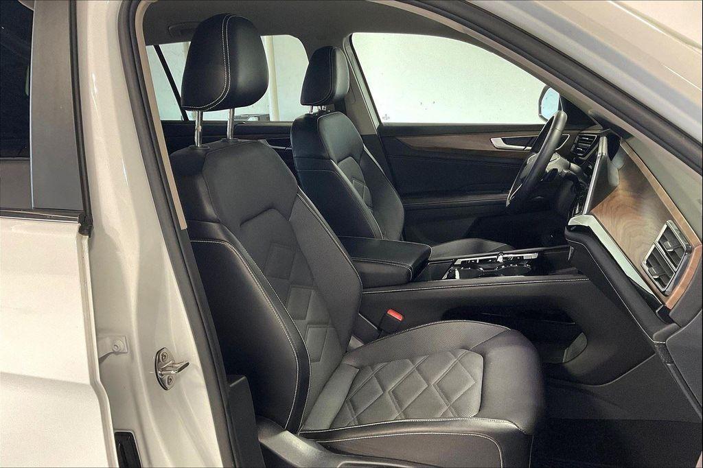 used 2024 Volkswagen Atlas car, priced at $33,250
