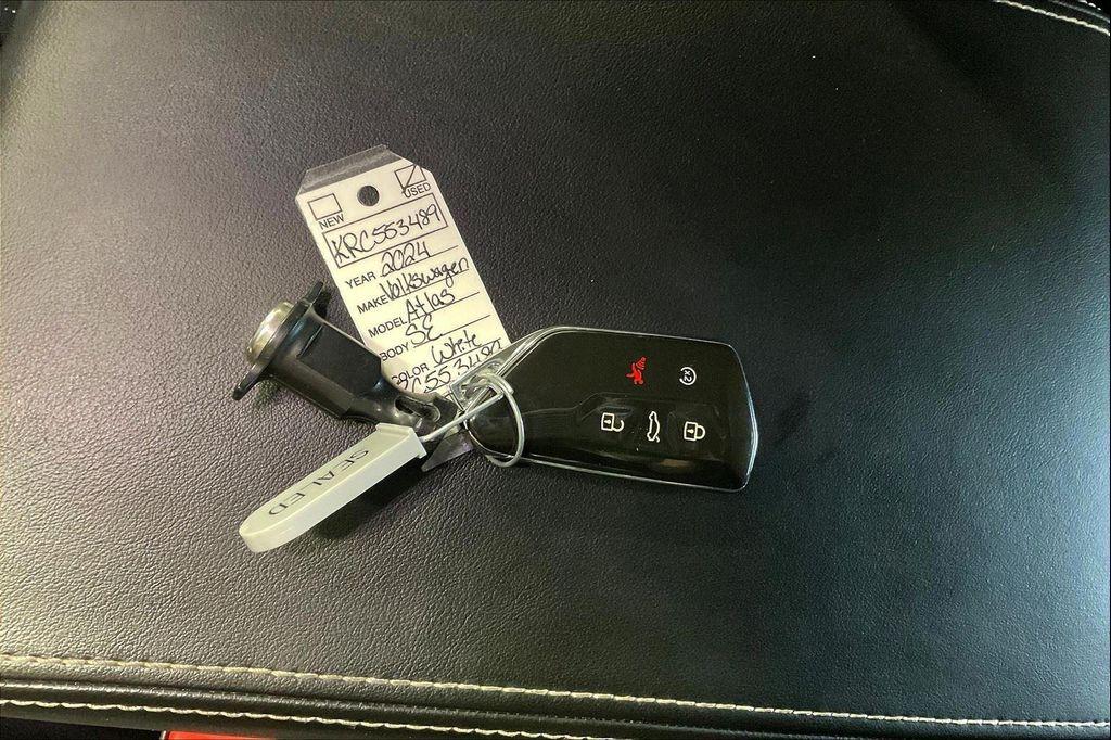 used 2024 Volkswagen Atlas car, priced at $33,250
