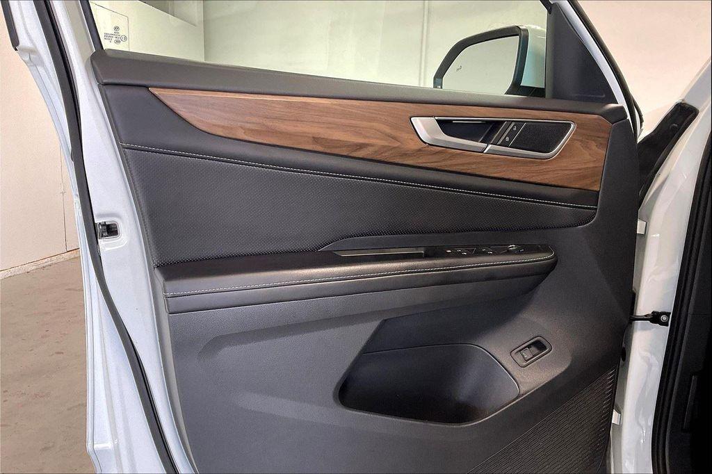 used 2024 Volkswagen Atlas car, priced at $33,250