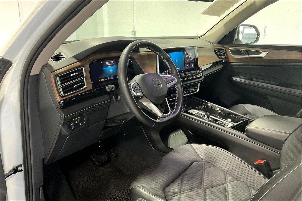 used 2024 Volkswagen Atlas car, priced at $33,250