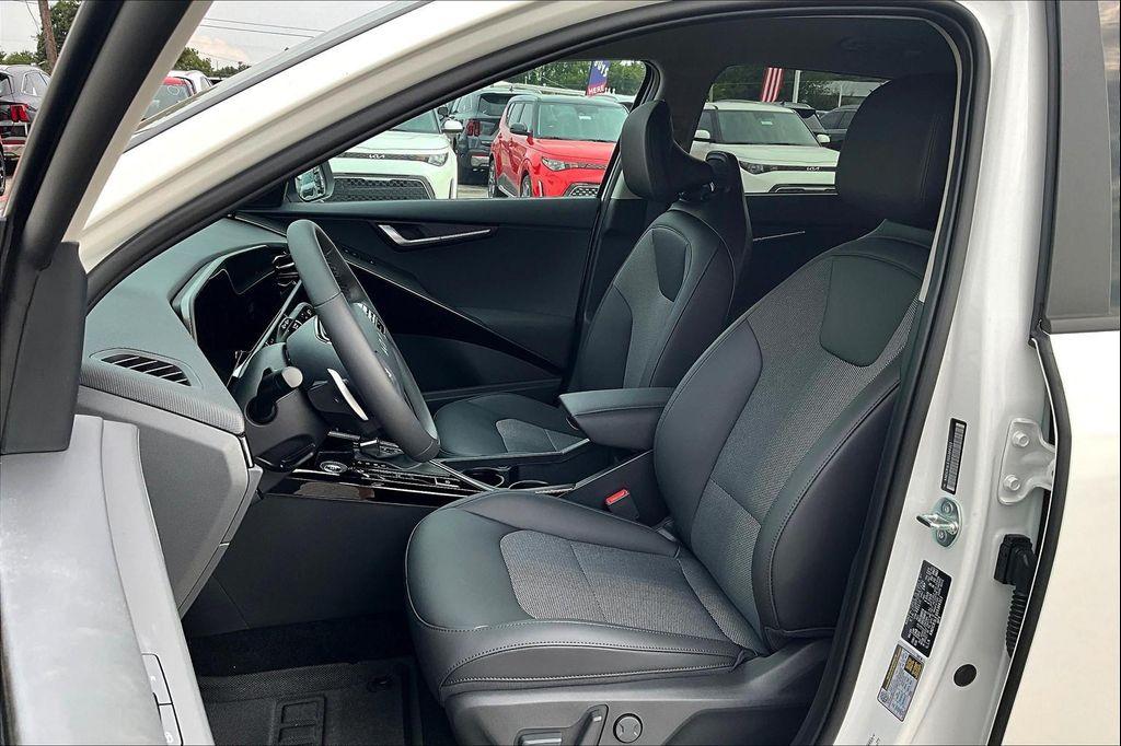 new 2025 Kia Niro car, priced at $29,255