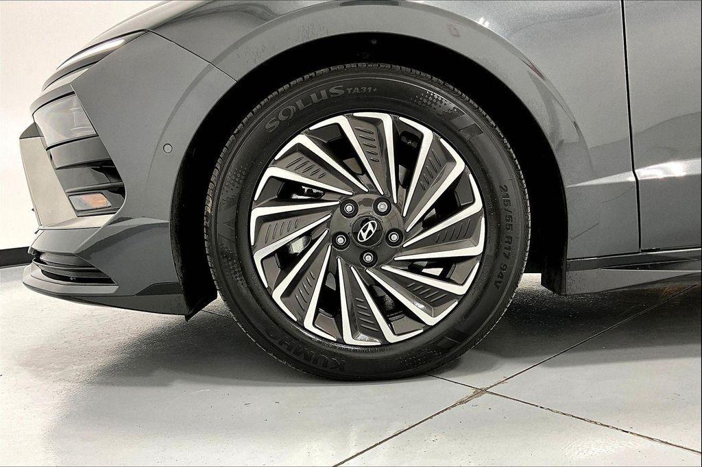 used 2025 Hyundai Sonata Hybrid car, priced at $32,000