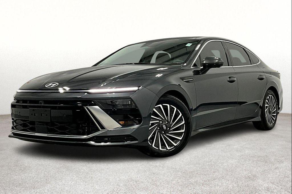 used 2025 Hyundai Sonata Hybrid car, priced at $32,000