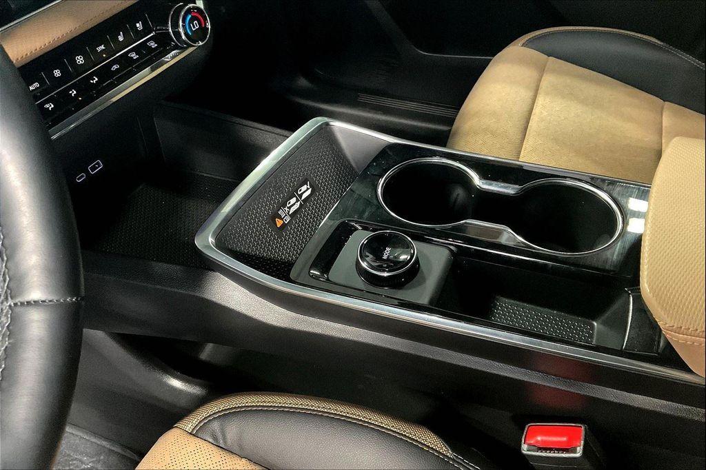 used 2025 Chevrolet Equinox car, priced at $31,000