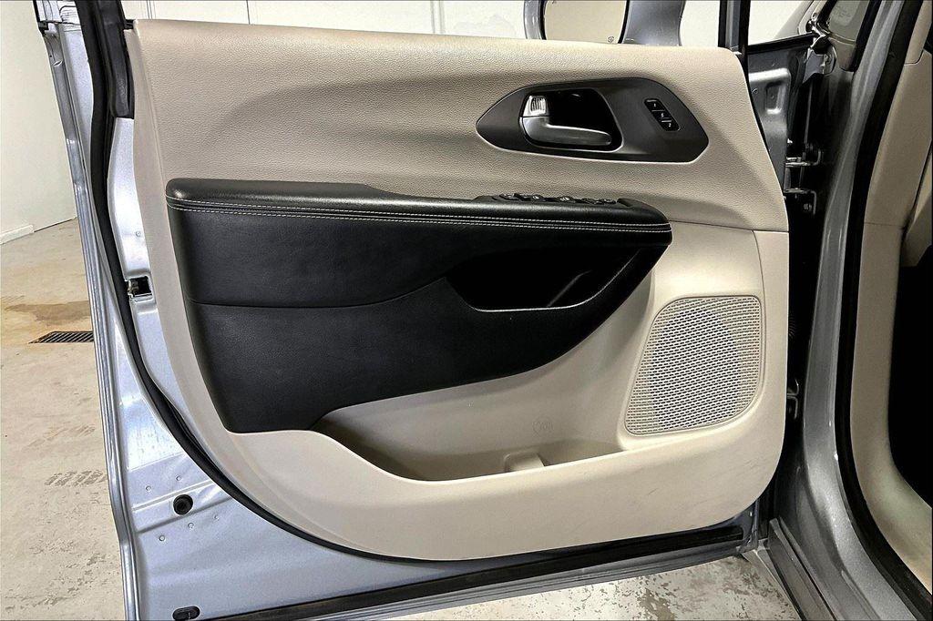 used 2021 Chrysler Pacifica car, priced at $19,000