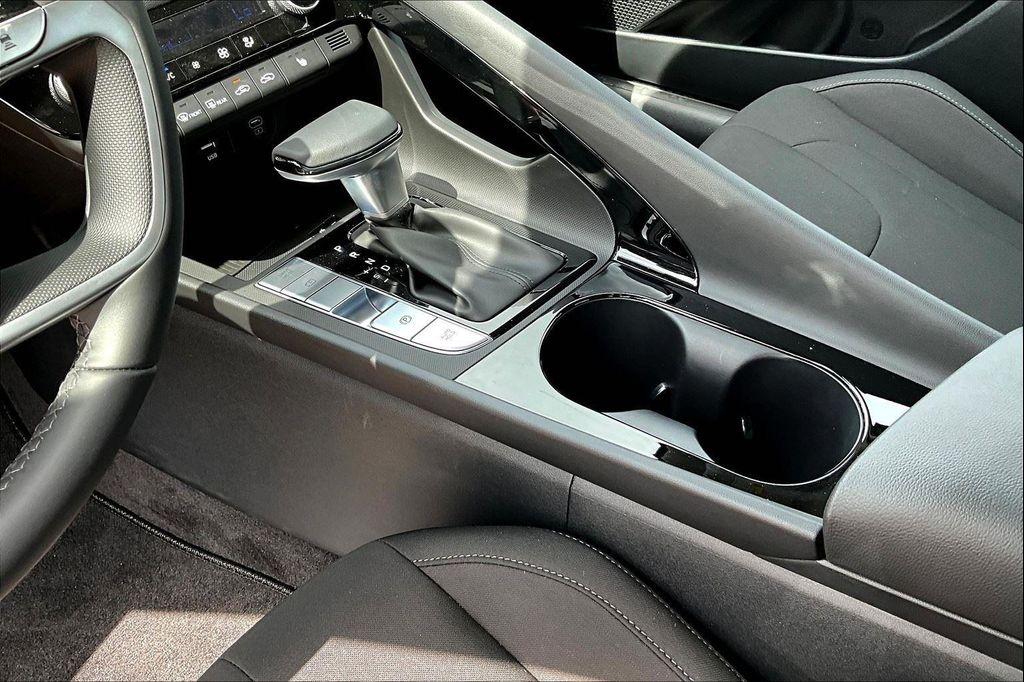 new 2025 Hyundai Elantra car, priced at $26,029