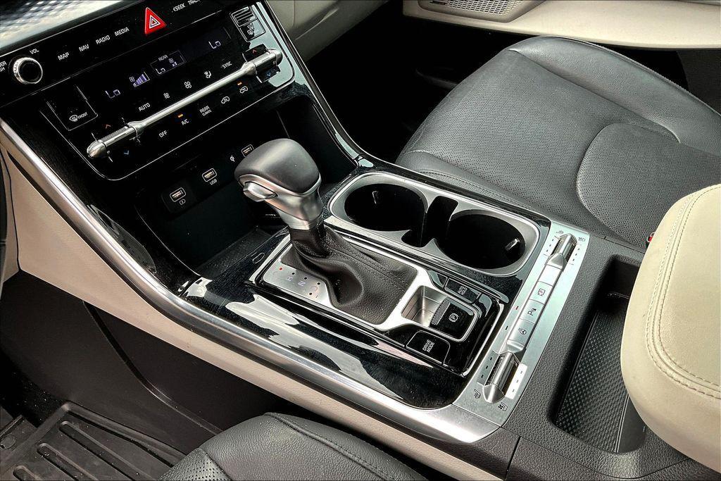 used 2024 Kia Carnival car, priced at $39,000