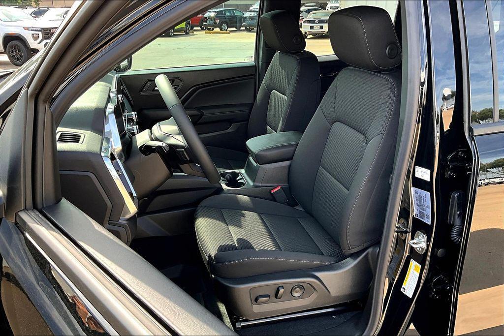 new 2025 GMC Canyon car, priced at $40,646