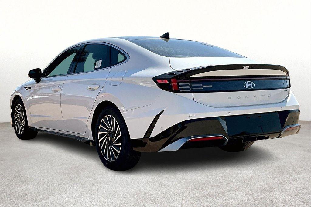 new 2025 Hyundai Sonata Hybrid car, priced at $39,595