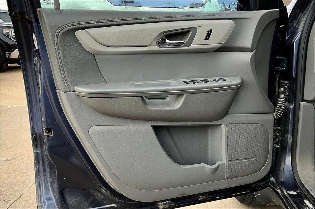 used 2013 Chevrolet Traverse car, priced at $6,000