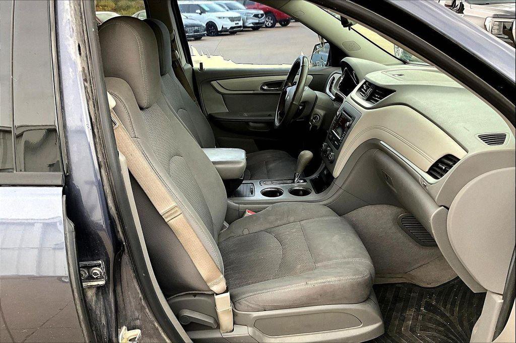 used 2013 Chevrolet Traverse car, priced at $6,000