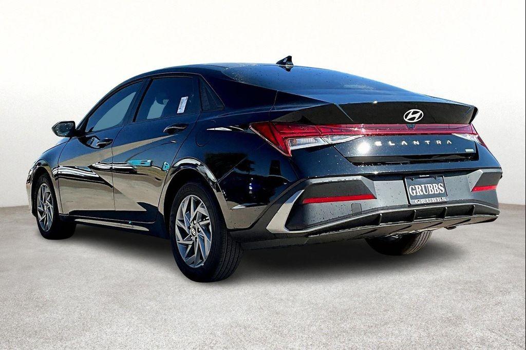 new 2025 Hyundai ELANTRA HEV car, priced at $26,241