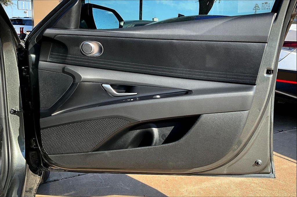 new 2025 Hyundai Elantra car
