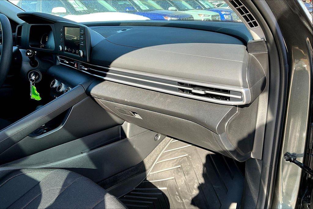 new 2025 Hyundai Elantra car