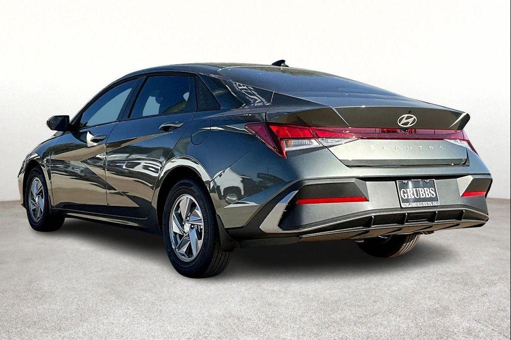 new 2025 Hyundai Elantra car