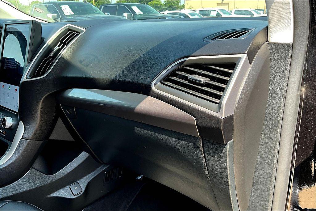 used 2024 Ford Edge car, priced at $24,900