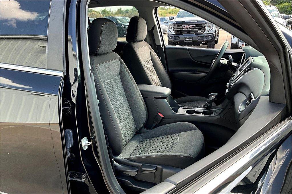 used 2023 Chevrolet Equinox car, priced at $22,000