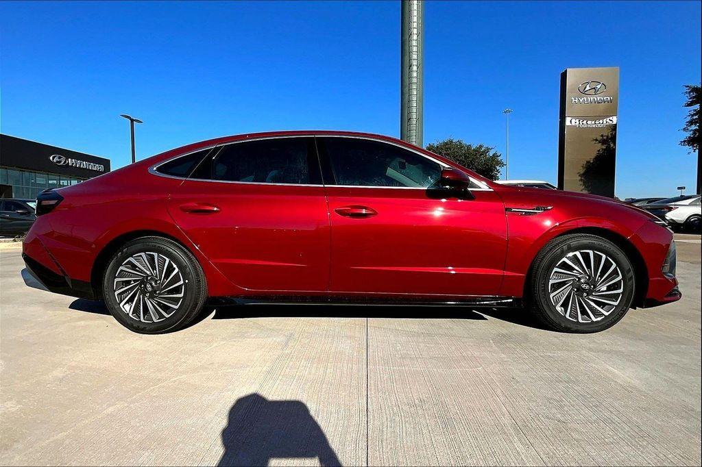 new 2025 Hyundai Sonata Hybrid car, priced at $32,495