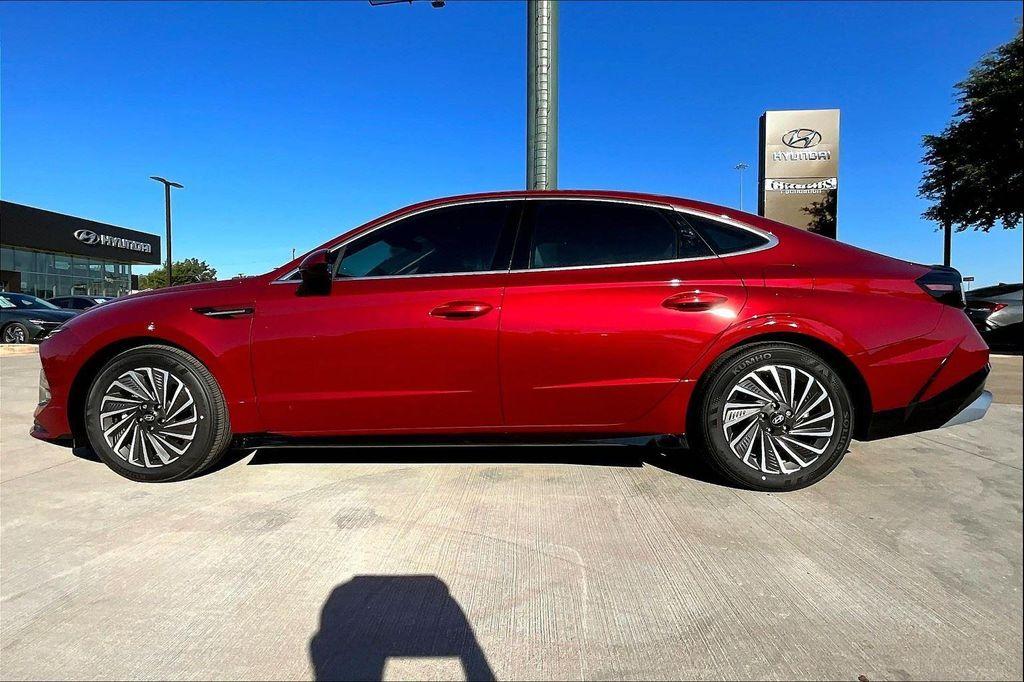 new 2025 Hyundai Sonata Hybrid car, priced at $32,495