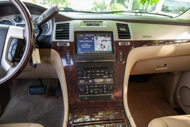 used 2011 Cadillac Escalade Hybrid car, priced at $17,950