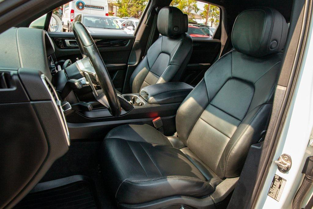 used 2020 Porsche Cayenne car, priced at $33,499