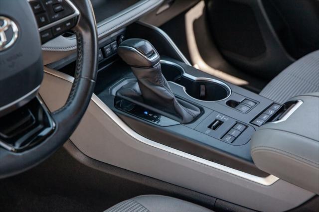 used 2020 Toyota Highlander car, priced at $32,499
