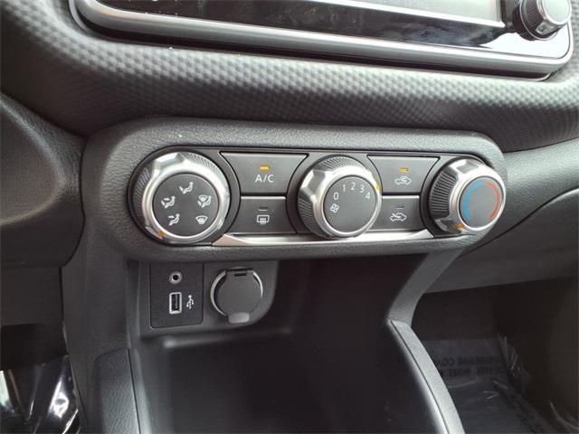 new 2025 Nissan Kicks Play car, priced at $23,257
