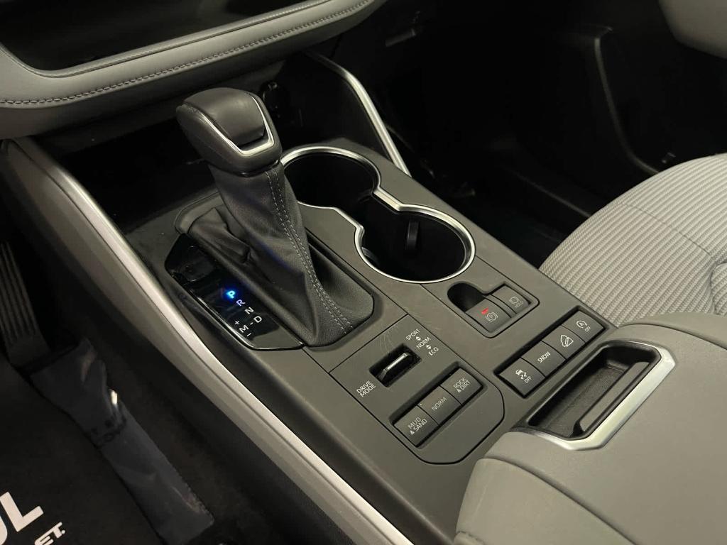 used 2022 Toyota Highlander car, priced at $28,000