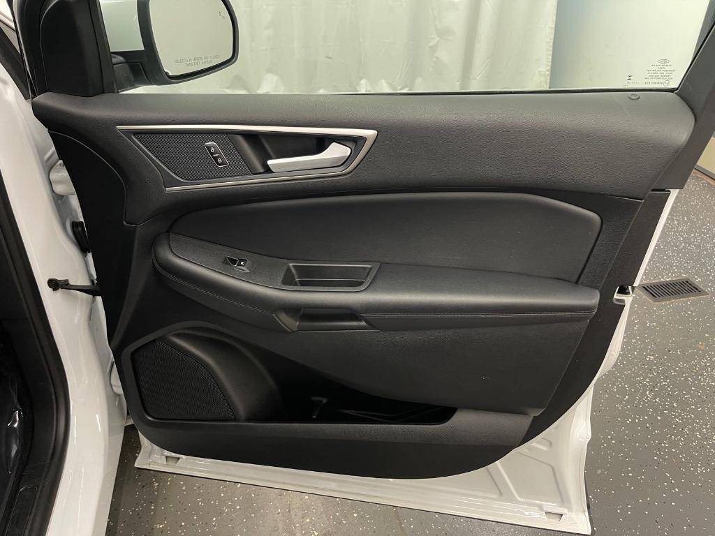 used 2024 Ford Edge car, priced at $25,000