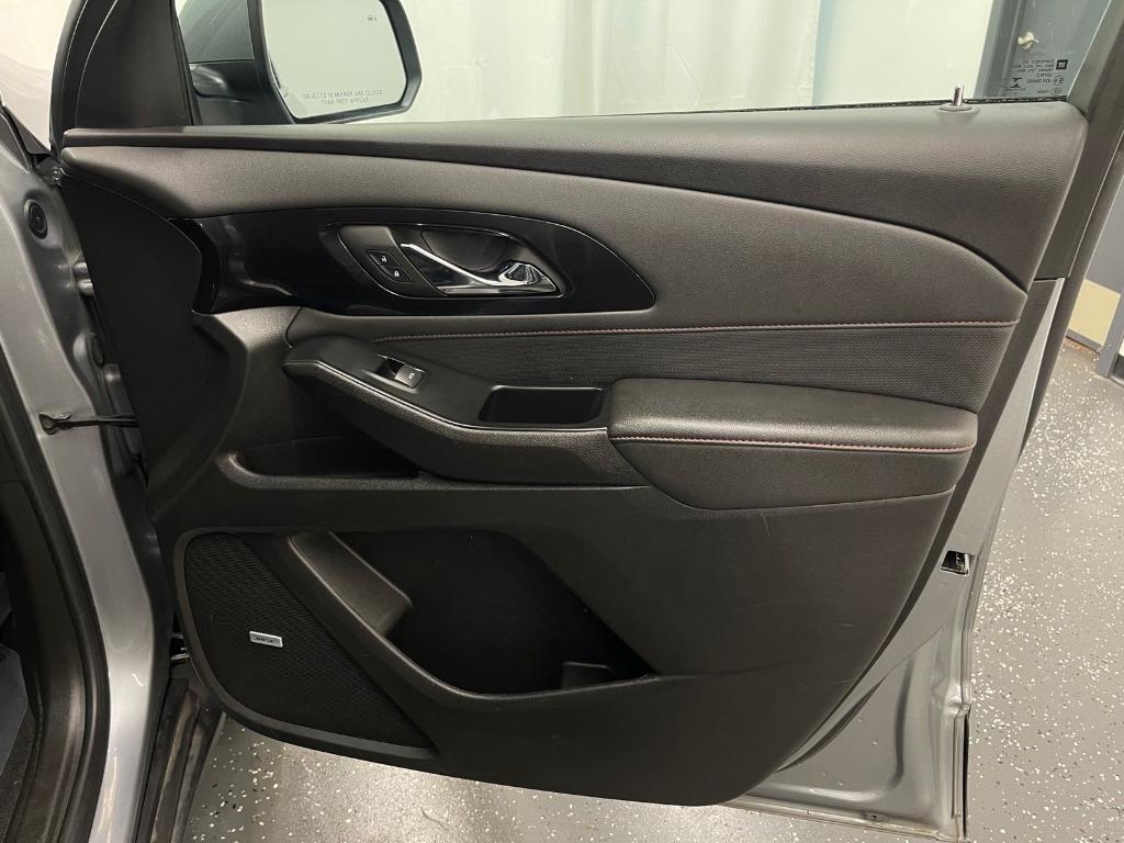 used 2023 Chevrolet Traverse car, priced at $35,500