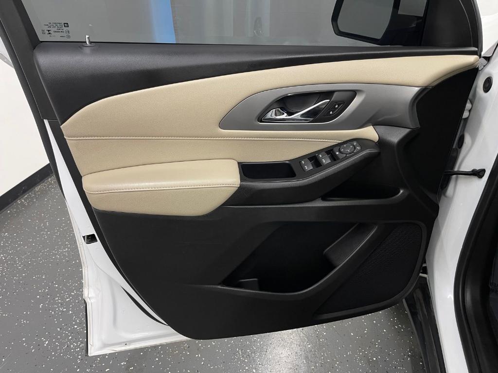 used 2023 Chevrolet Traverse car, priced at $29,500