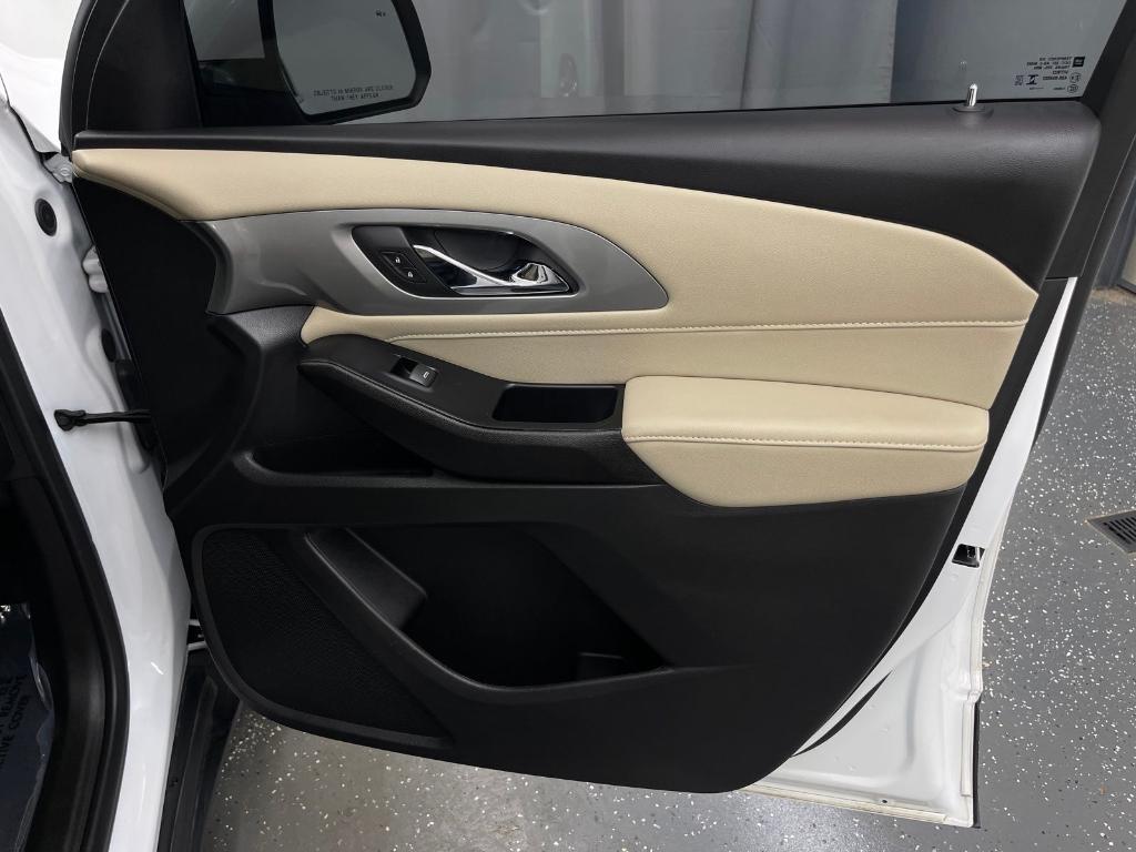used 2023 Chevrolet Traverse car, priced at $29,500