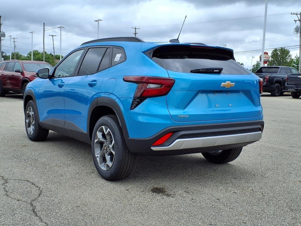 new 2025 Chevrolet Trax car, priced at $23,354