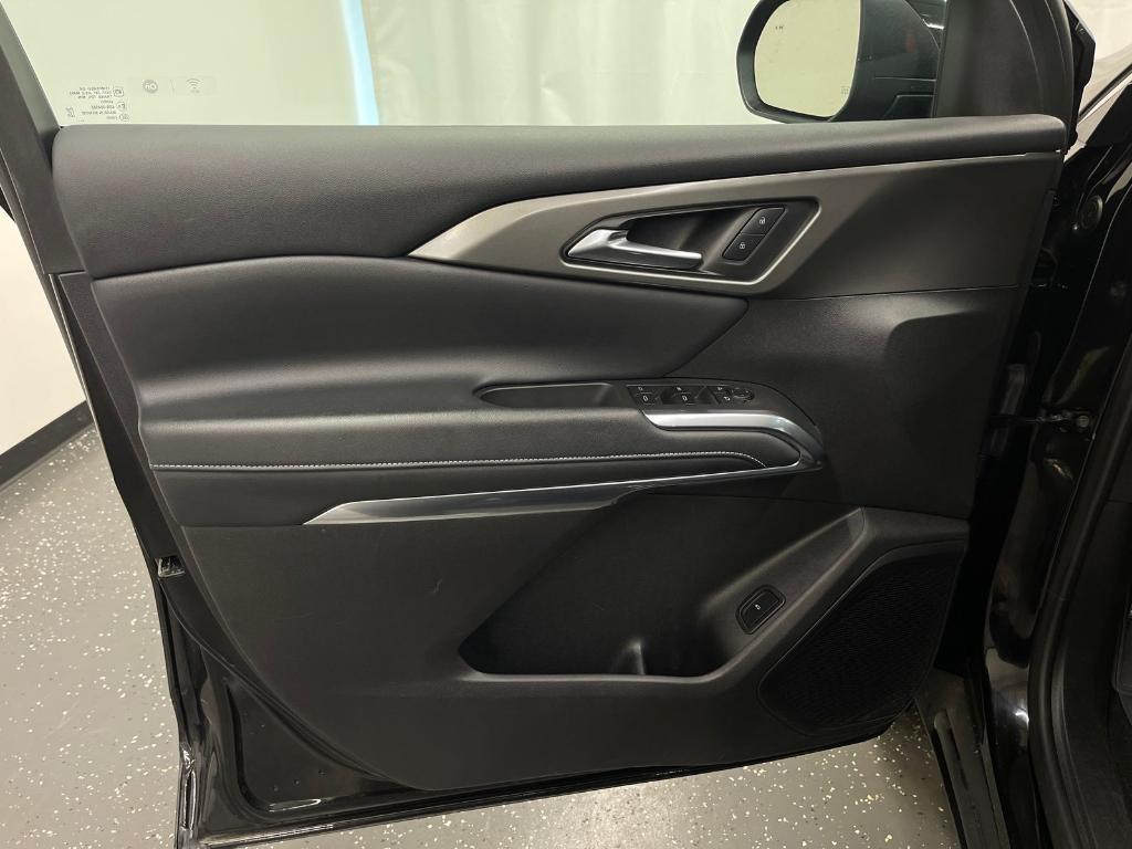 used 2025 Chevrolet Traverse car, priced at $41,000