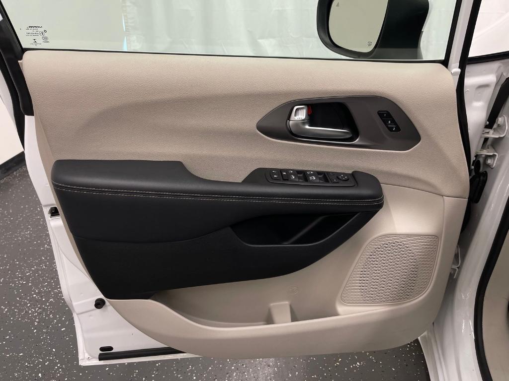 used 2023 Chrysler Pacifica car, priced at $25,000