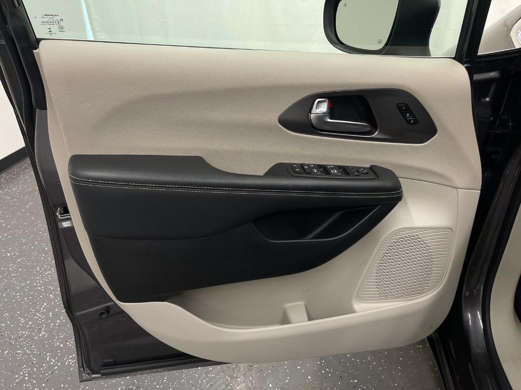 used 2023 Chrysler Pacifica car, priced at $25,000