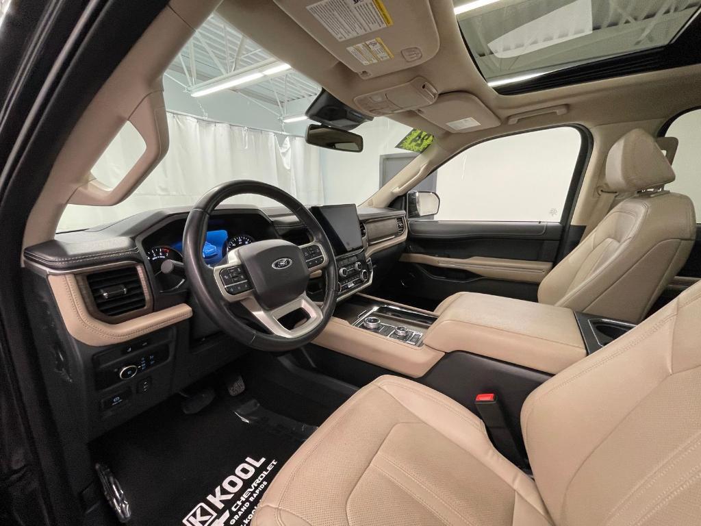 used 2024 Ford Expedition car, priced at $51,500